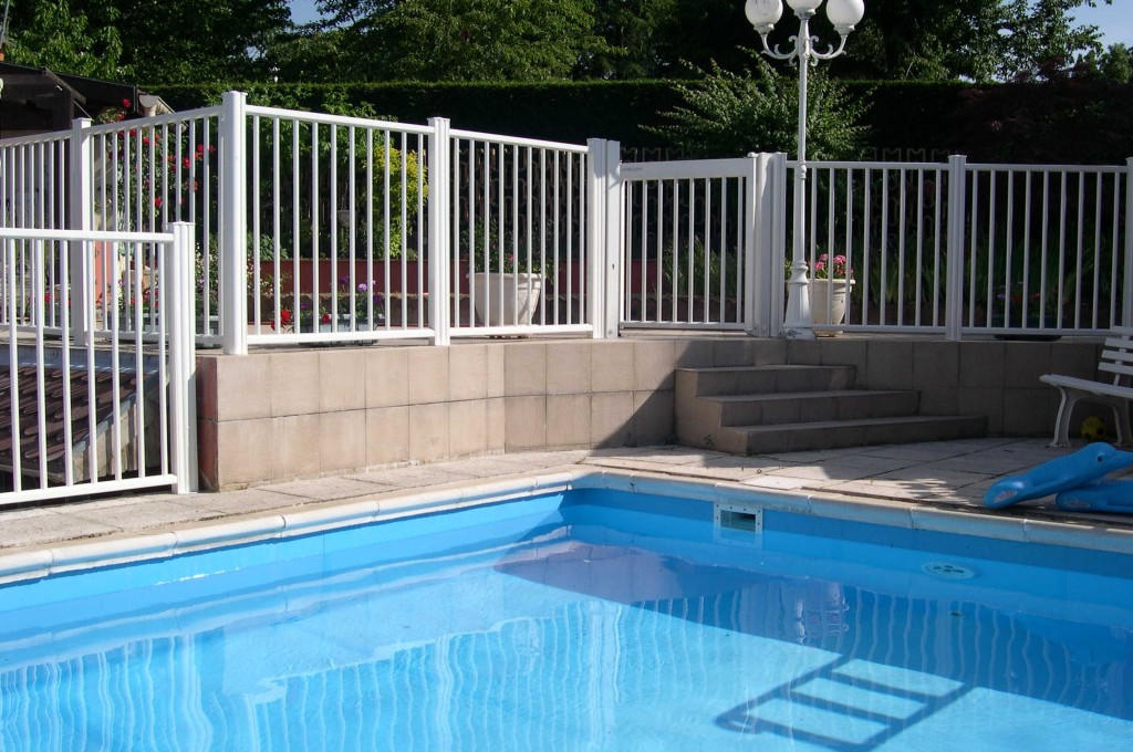 Clôture en alu pour piscine