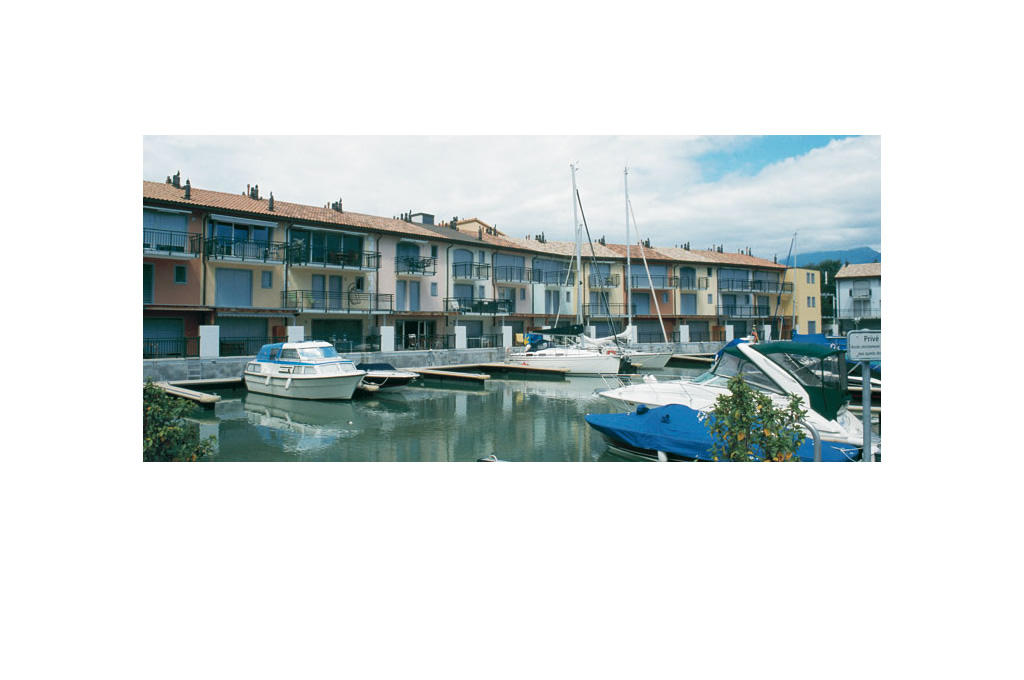 Le Bouveret Marina De Port Valais - Suisse - 00